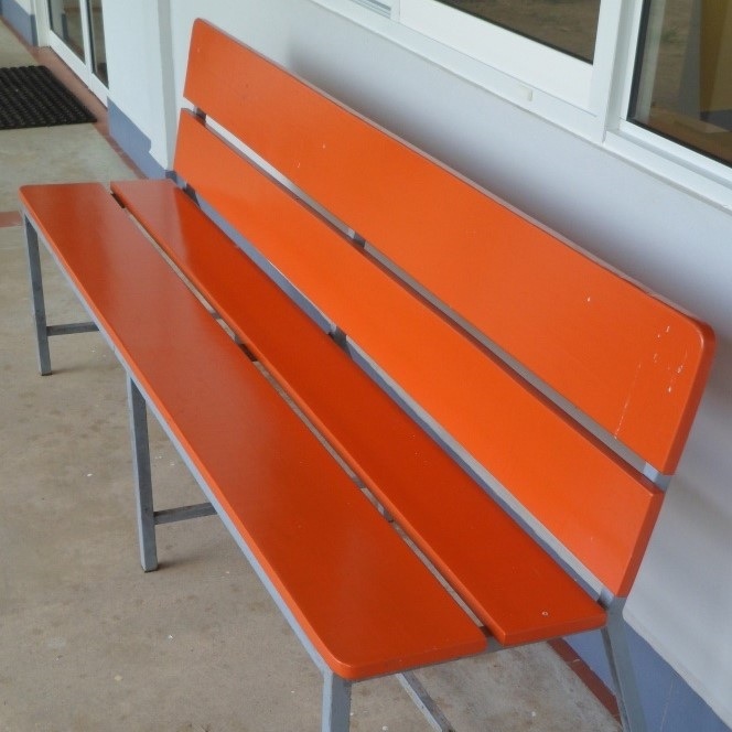 zitbank met rugleuning voor terras en school